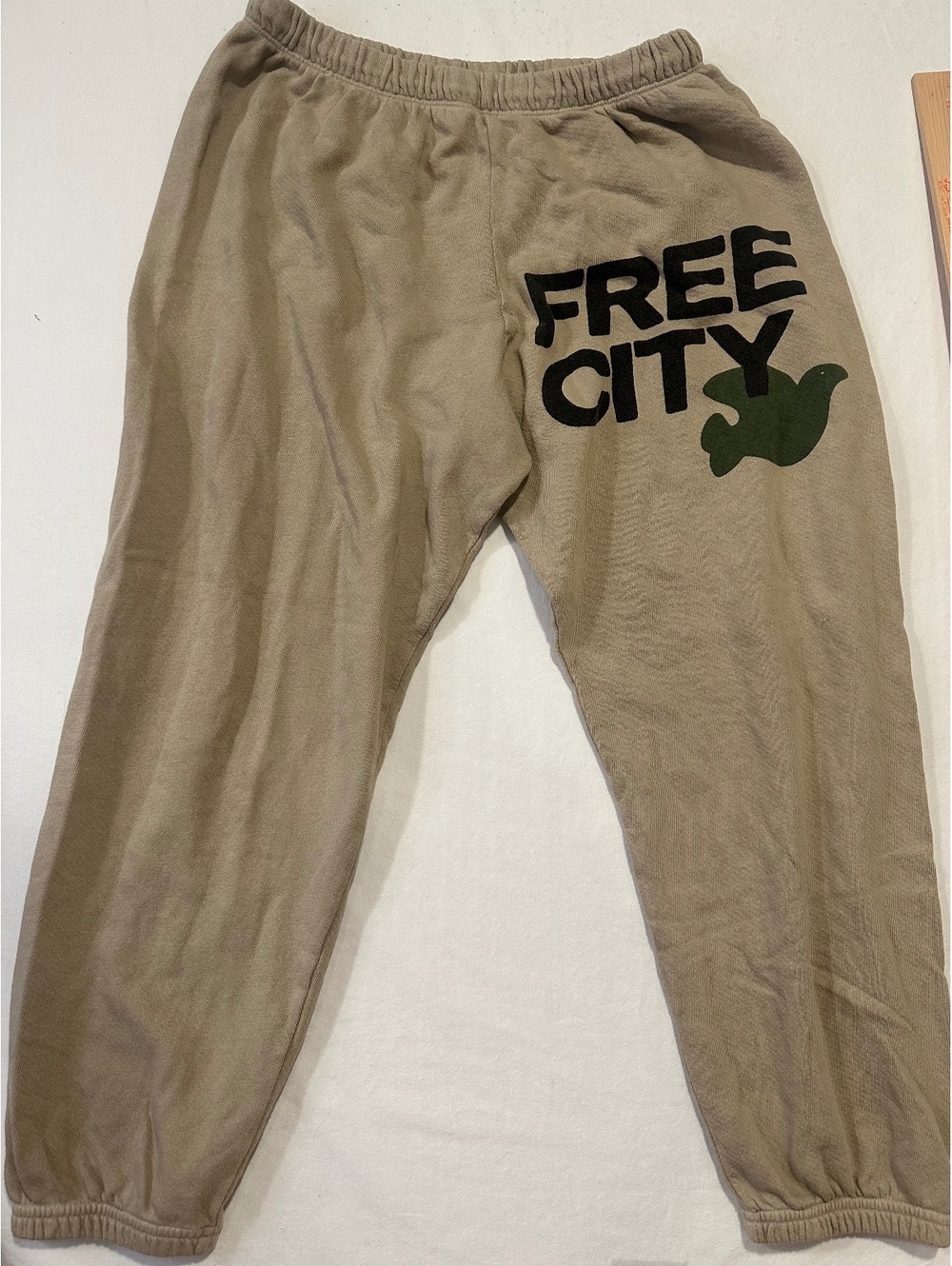 FREECITY Life Nature Love Sweatpants Tan Camel Joggers Green Dove Logo Size M